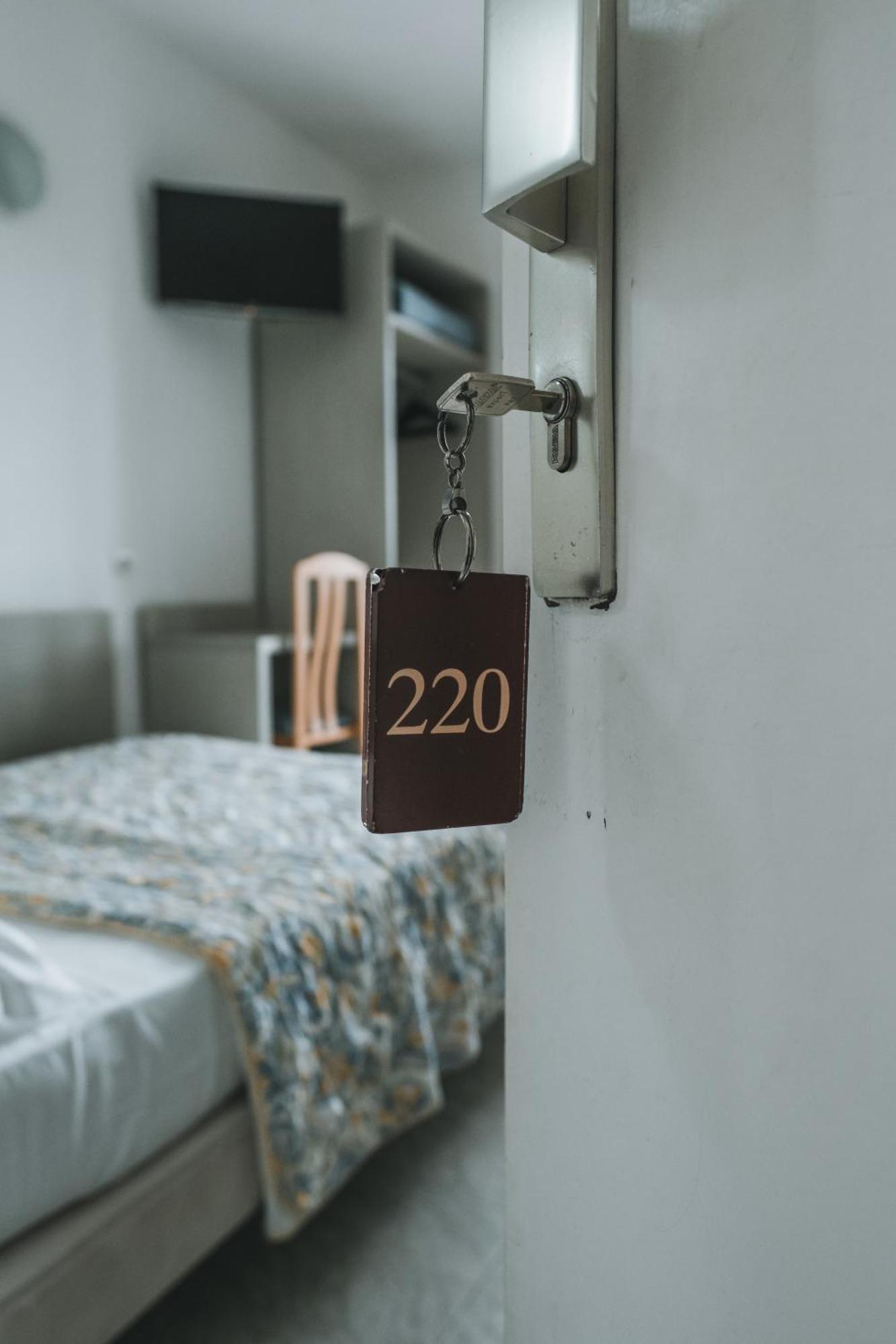 Ideal Hotel 2*