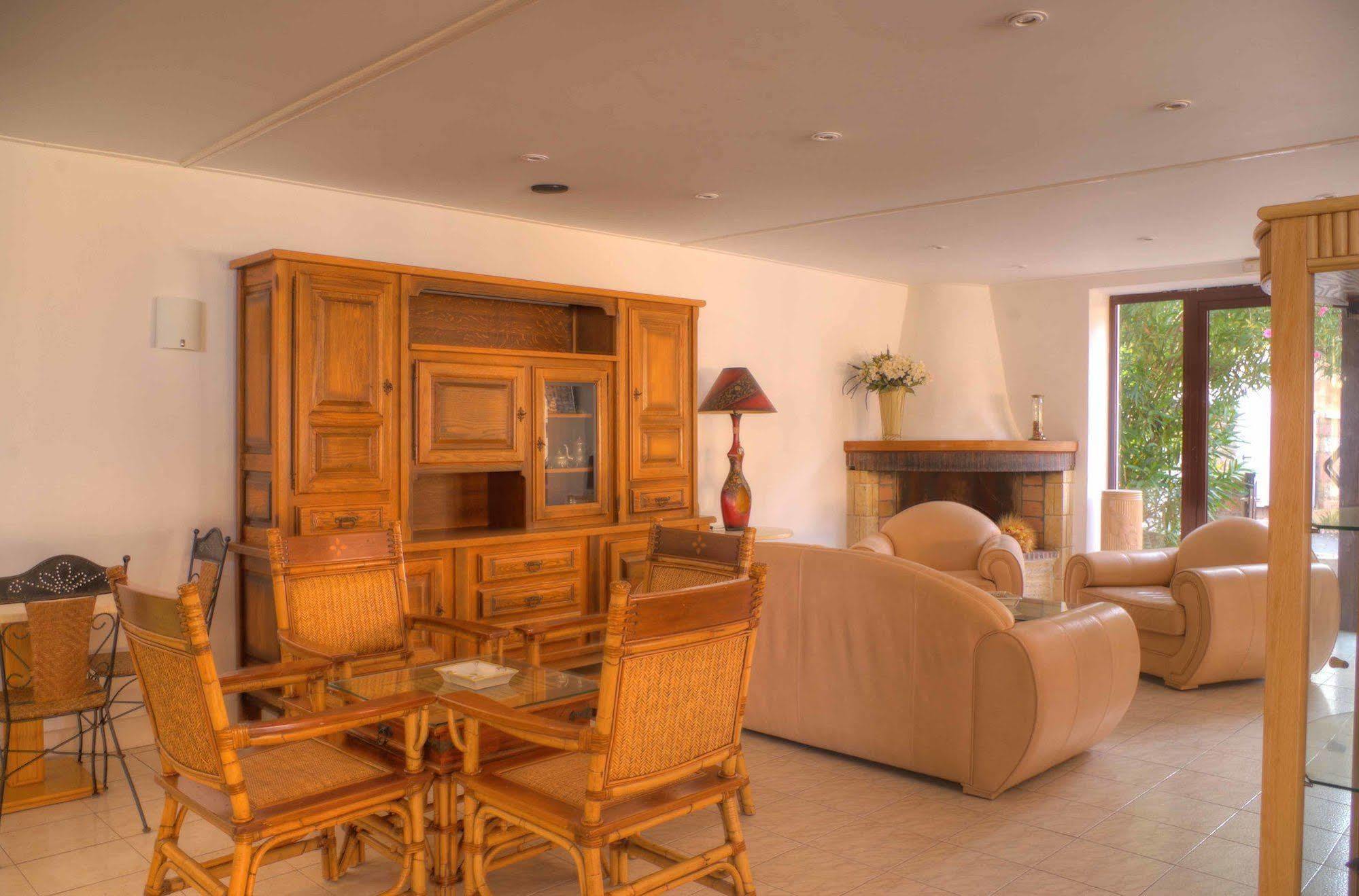 Ideal Hotel 2*